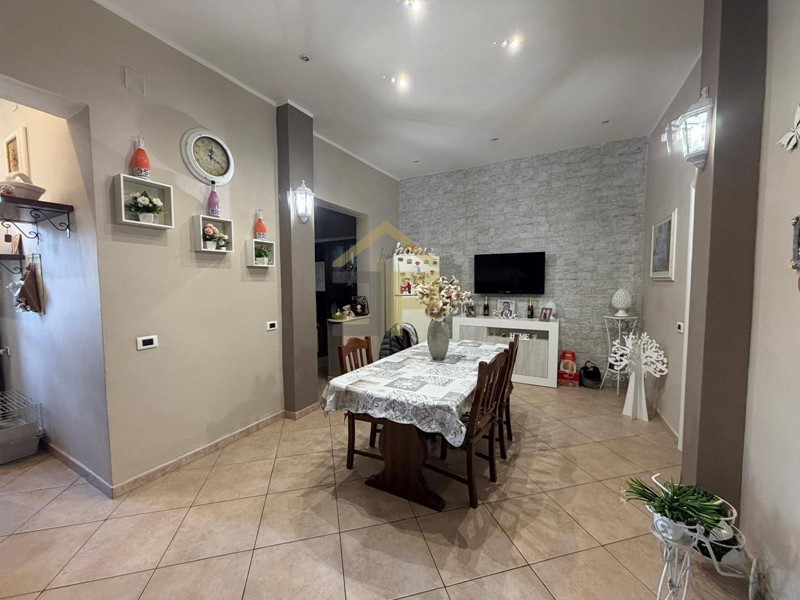 Quadrilocale in Vendita a Palermo, 128'000&euro;, 95 m²