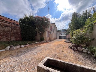 Trilocale in Vendita a Mantova, 185'000&euro;, 115 m²