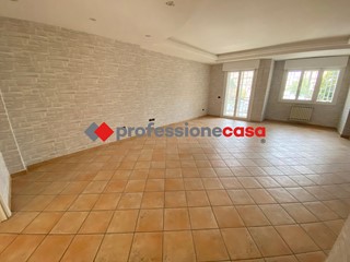 Trilocale in Affitto a San Nicola la Strada, 750&euro;, 150 m²
