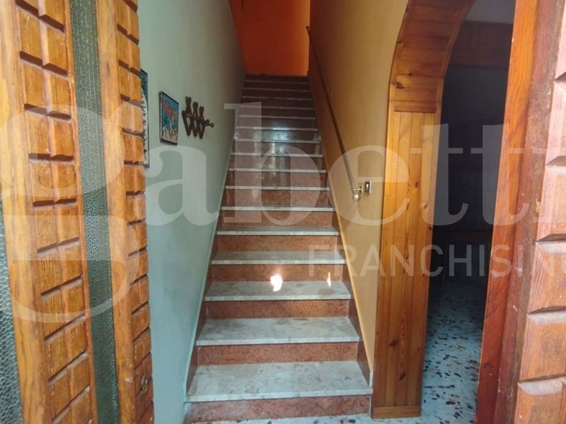 Appartamento in Vendita a Scontrone, 125'000&euro;, 155 m², arredato