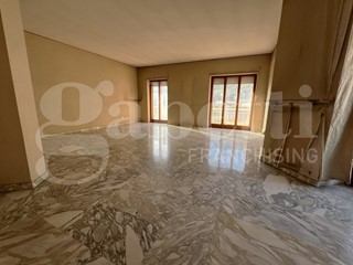 Trilocale in Vendita a Venafro, 120'000&euro;, 171 m², con Box