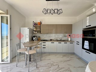 Quadrilocale in Vendita a Formia, 515'000&euro;, 135 m², arredato