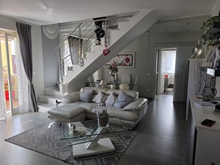 Quadrilocale in Vendita a Sarzana, 240'000&euro;, 100 m², arredato