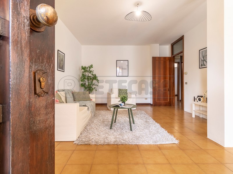 Appartamento in Vendita a Carmignano di Brenta, 153'000&euro;, 121 m², con Box