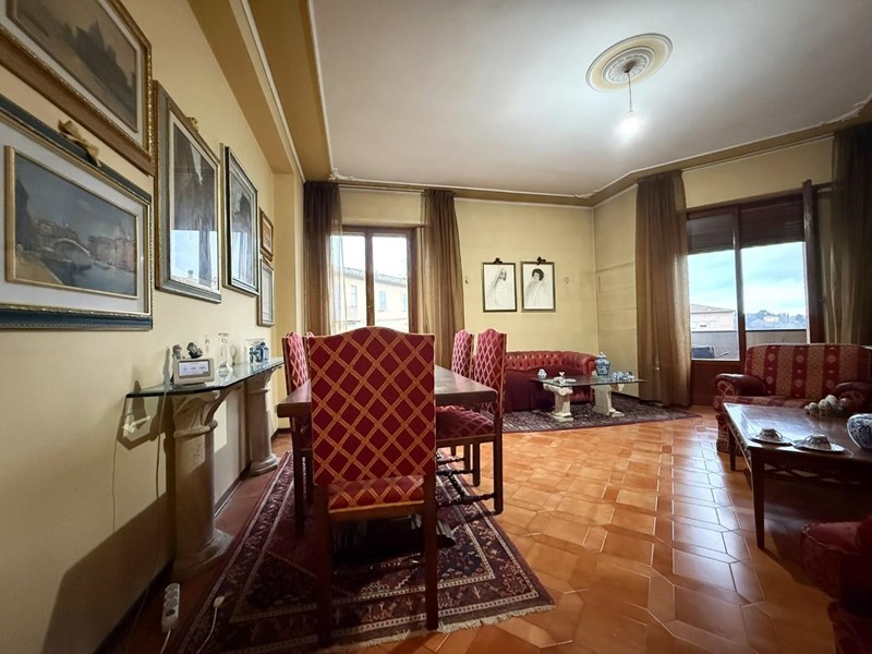 Appartamento in Vendita a Siena, 280'000&euro;, 84 m², con Box