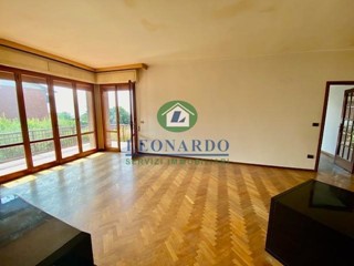 Appartamento in Vendita a Montecatini Terme, 219'000&euro;, 130 m², con Box