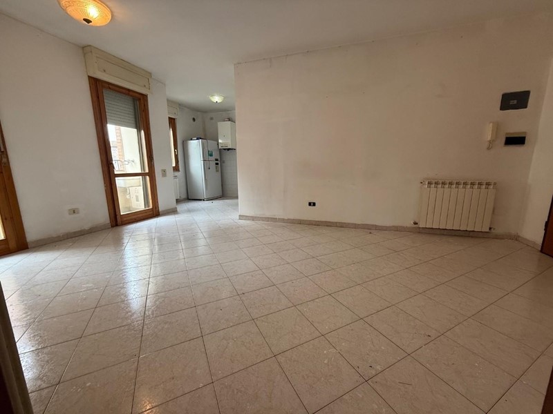 Quadrilocale in Vendita a Siena, zona Taverne D'arbia, 180'000&euro;, 86 m², con Box