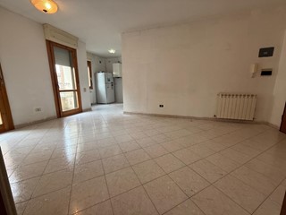 Quadrilocale in Vendita a Siena, zona Taverne D'arbia, 180'000&euro;, 86 m², con Box
