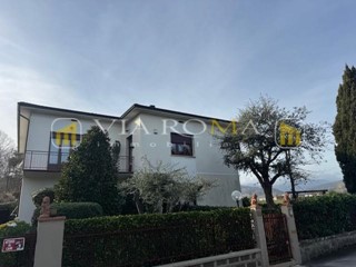 Appartamento in Vendita a Lucca, zona Monte San Quirico, 270'000&euro;, 125 m², arredato