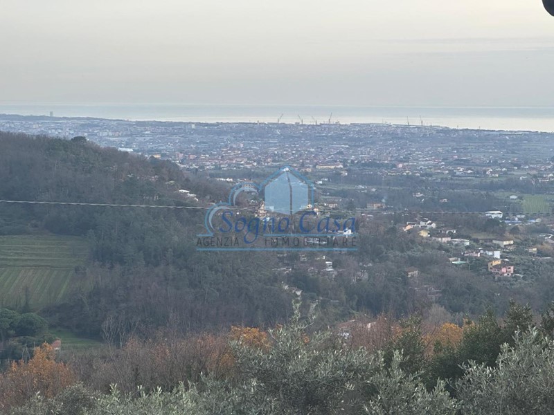 Appartamento in Vendita a Castelnuovo Magra, 80'000&euro;, 135 m²