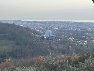 Appartamento in Vendita a Castelnuovo Magra, 80'000&euro;, 135 m²