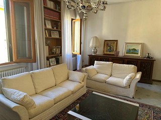 Appartamento in Vendita a Capraia e Limite, 265'000&euro;, 220 m², con Box