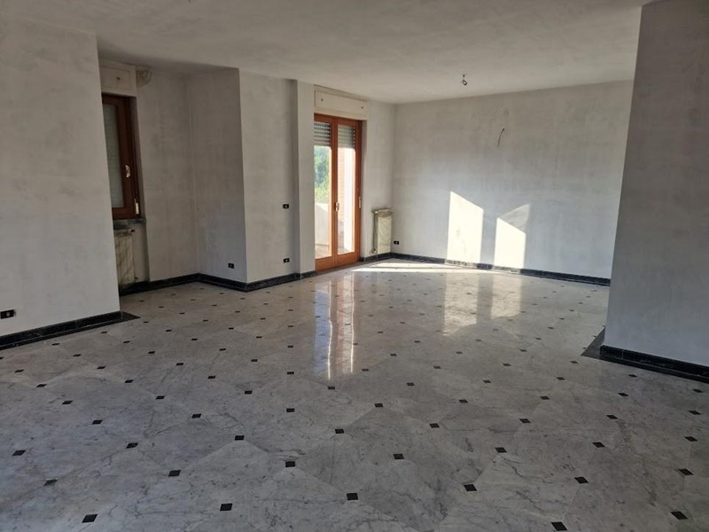 Attico in Affitto a Carrara, zona Marina di Carrara, 1'500&euro;, 120 m²