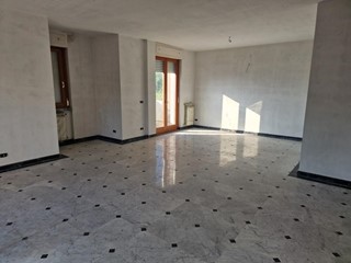 Attico in Affitto a Carrara, zona Marina di Carrara, 1'500&euro;, 120 m²