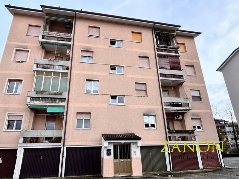 Appartamento in Vendita a Gorizia, 95'000&euro;, 107 m²