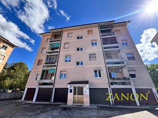 Appartamento in Vendita a Gorizia, 95'000&euro;, 107 m²