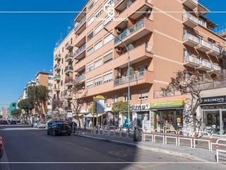 Trilocale in Vendita a Roma, 299'000&euro;, 81 m²