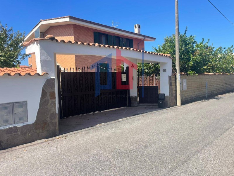 Quadrilocale in Vendita a Pomezia, 189'000&euro;, 105 m²