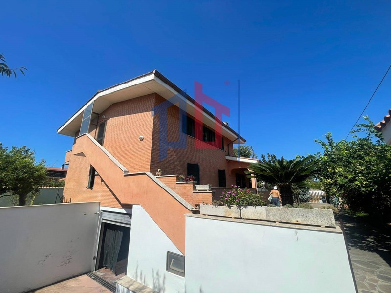 Quadrilocale in Vendita a Pomezia, 189'000&euro;, 105 m²