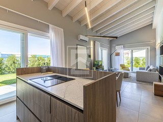 Quadrilocale in Vendita a Desenzano del Garda, 460'000&euro;, 140 m²