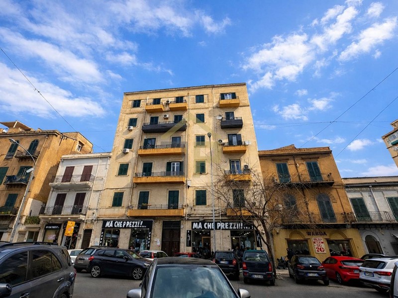 Appartamento in Vendita a Palermo, 280'000&euro;, 190 m²