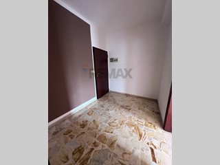 Appartamento in Vendita a Siracusa, 108'000&euro;, 158 m²