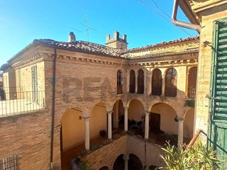 Appartamento in Vendita a Saludecio, 565'000&euro;, 900 m²