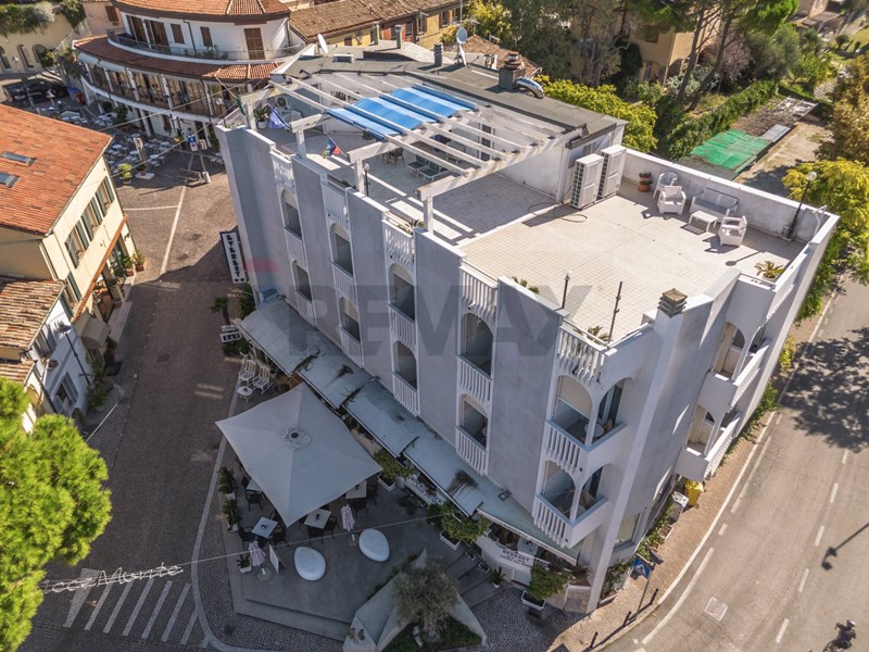 Appartamento in Vendita a Gabicce Mare, 1'650'000&euro;, 800 m², con Box