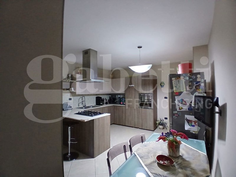 Quadrilocale in Vendita a Capua, 120'000&euro;, 115 m², arredato, con Box