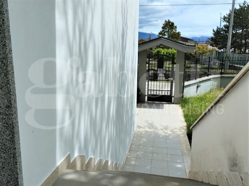 Appartamento in Vendita a Avezzano, 138'000&euro;, 170 m²