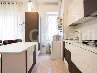 Bilocale in Vendita a Limbiate, 85'000&euro;, 56 m², con Box