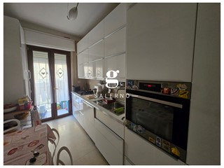 Quadrilocale in Affitto a Salerno, 1'500&euro;, 103 m²