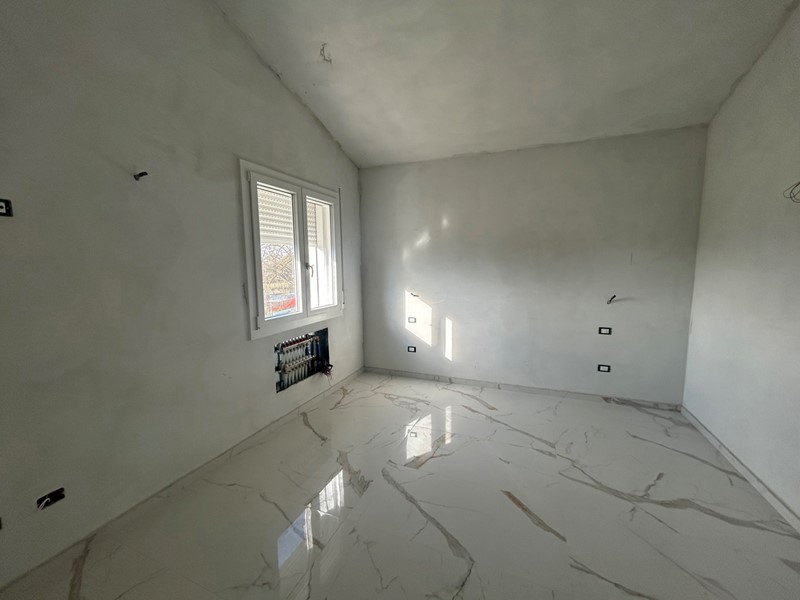 Trilocale in Vendita a Ceregnano, 150'000&euro;, 75 m², con Box