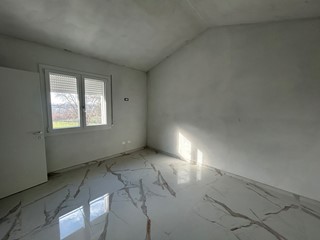 Trilocale in Vendita a Ceregnano, 170'000&euro;, 100 m², con Box