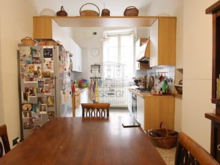 Appartamento in Vendita a Lucca, zona Centro storico, 430'000&euro;, 130 m²