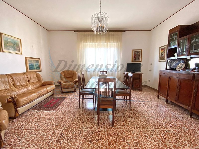 Appartamento in Vendita a Cecina, 300'000&euro;, 140 m², con Box