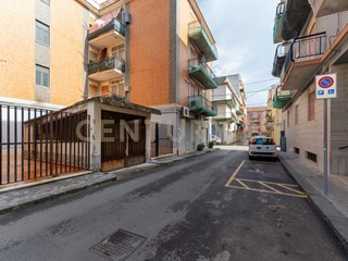 Appartamento in Vendita a Augusta, 74'000&euro;, 121 m², con Box