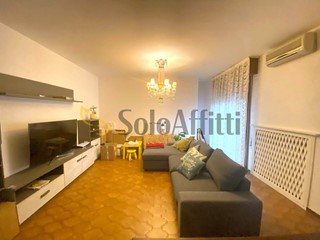 Appartamento in Affitto a Rimini, zona Via della Fiera (Vecchia), 1'230&euro;, 120 m², con Box