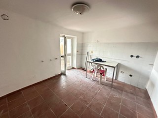 Appartamento in Vendita a Castelnuovo Magra, 80'000&euro;, 135 m²