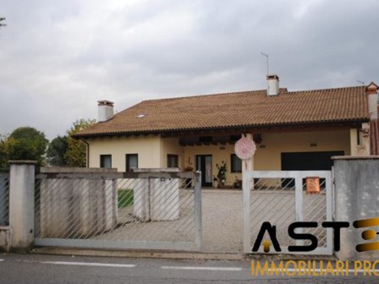 Appartamento in Vendita a Rossano Veneto, 459'500&euro;, 380 m²
