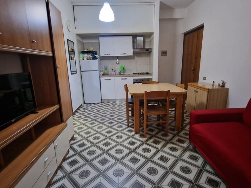 Trilocale in Vendita a Carrara, zona Marina di Carrara, 130'000&euro;, 46 m², arredato