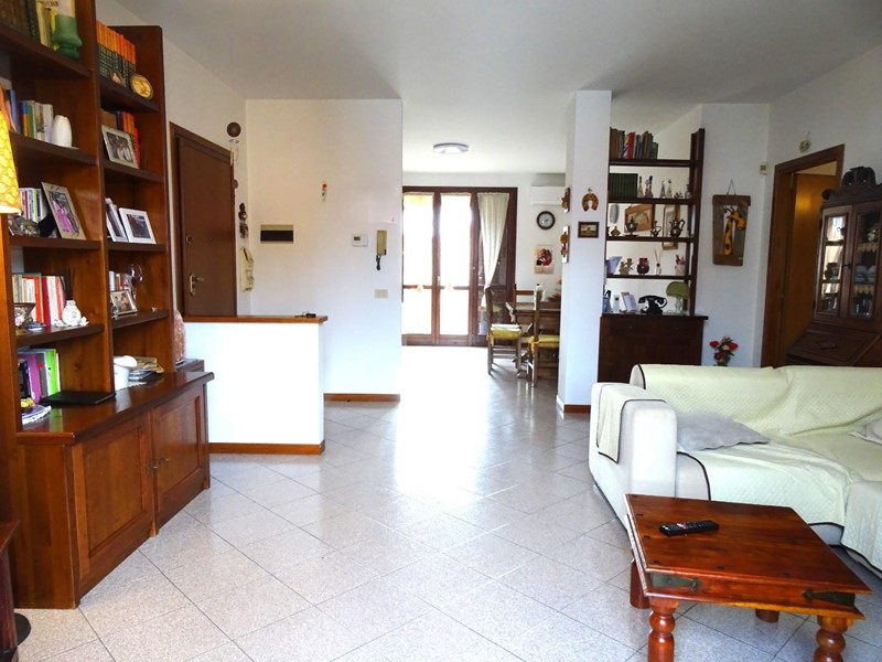 Appartamento in Vendita a Prato, zona Casale, 280'000&euro;, 138 m²