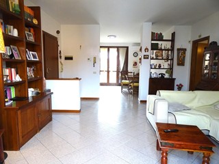 Appartamento in Vendita a Prato, zona Casale, 280'000&euro;, 138 m²