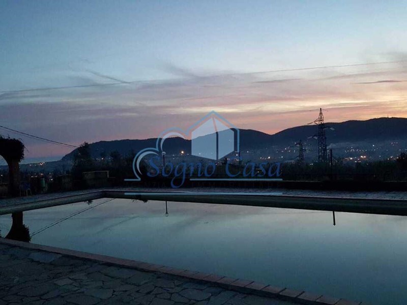 Trilocale in Vendita a Castelnuovo Magra, 40'000&euro;, 35 m², arredato