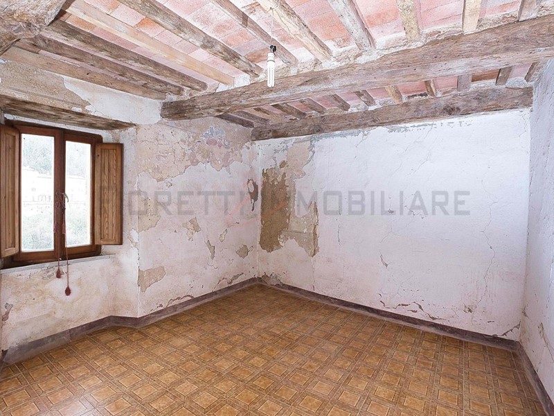 Trilocale in Vendita a Sassetta, 39'000&euro;, 79 m²
