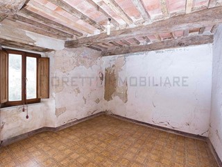 Trilocale in Vendita a Sassetta, 39'000&euro;, 79 m²