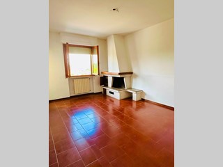 Appartamento in Vendita a Siena, zona Taverne D'arbia, 175'000&euro;, 113 m², con Box