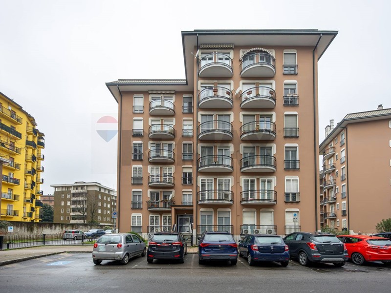 Appartamento in Vendita a Rozzano, 330'000&euro;, 158 m²