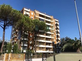 Bilocale in Vendita a Roma, 229'000&euro;, 73 m²