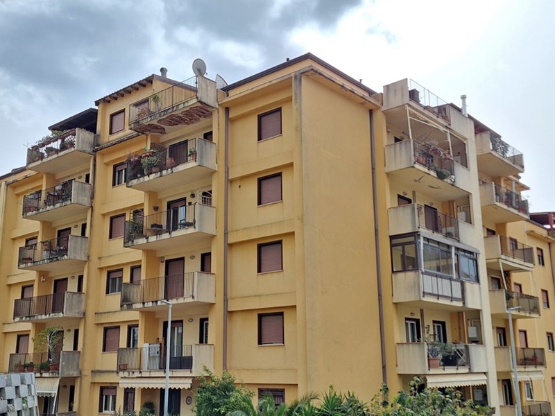 Appartamento in Vendita a Messina, 280'000&euro;, 205 m², con Box